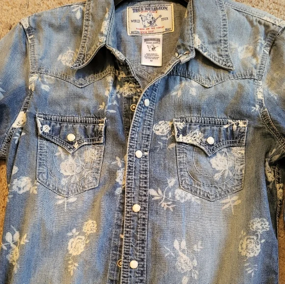 True Religion Blue Denim Shirt with Rose Designs M - Picture 2 of 6